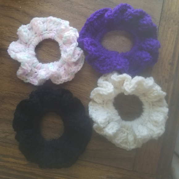 Crochet Ruffle Scrunchie 4 pack - Picture 2 of 2